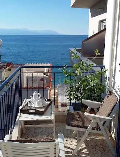 Διαμέρισμα Floor Seaside Λουτράκι