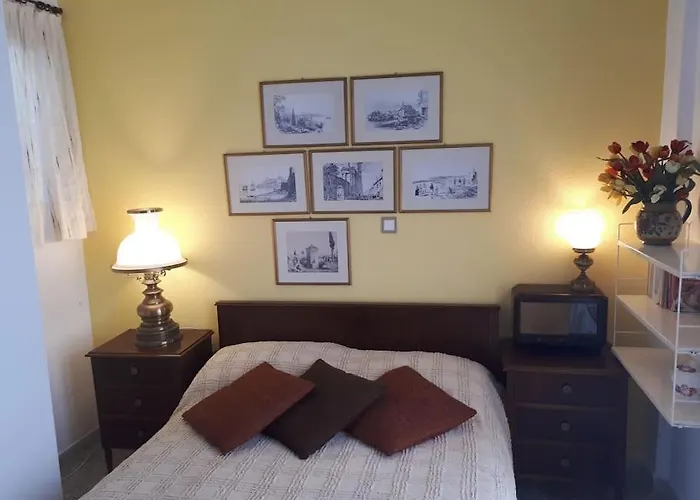 Floor Seaside Apartman Lutráki